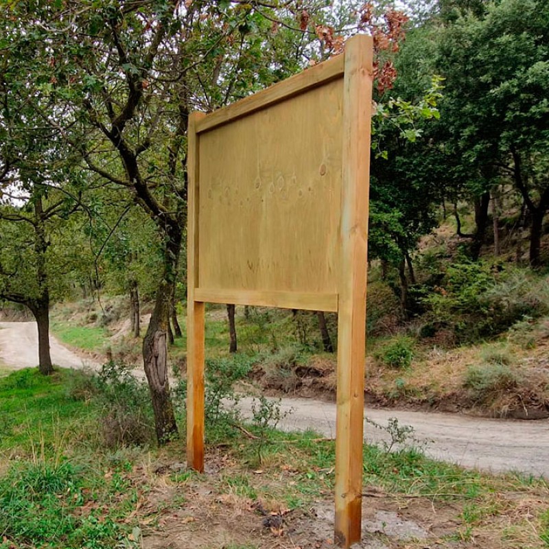 Cartellera de fusta sense teulada