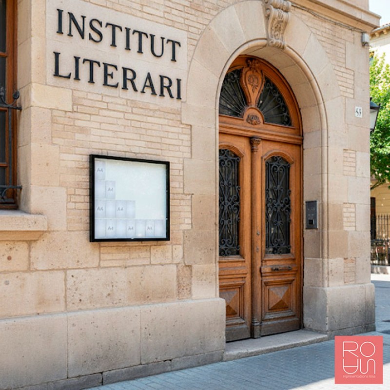 Vitrina d'informació Edge amb gruix de 54 mm a paret